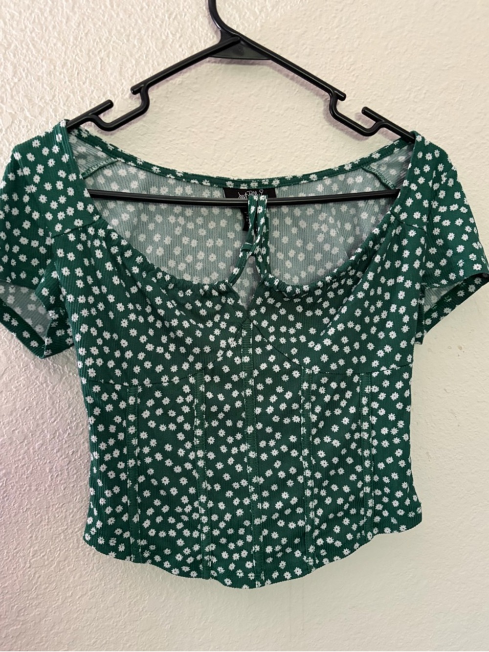 Green Daisy Scoop Neck Short Sleeve Top